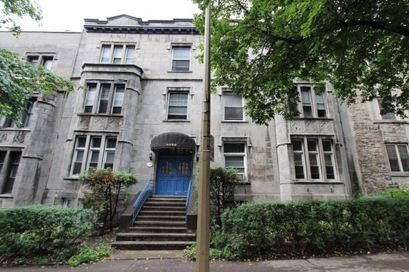 Montréal apartment for rent - a building with stairs and a blue door