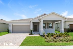 Kissimmee house for rent - A house with a garage and a front yard.