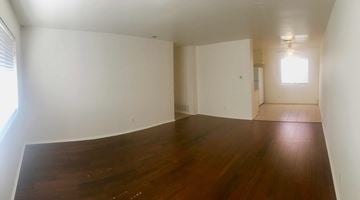 Carpinteria apartment for rent - Empty room with wooden floor and white walls.
