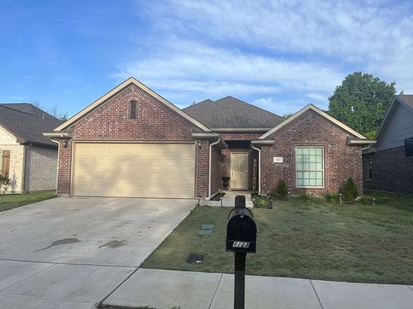 Gainesville house for rent - A brick house with a mailbox in front.