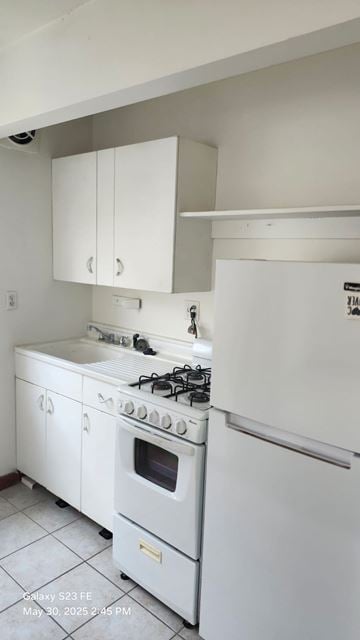 Cincinnati apartment for rent - A white kitchen with a stove and oven.