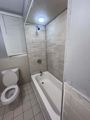 Cincinnati apartment for rent - A white toilet is in a small bathroom with a white bathtub.