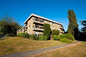 New Westminster apartment for rent - A large apartment building with a balcony on the second floor.