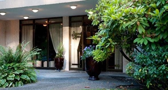 Vancouver apartment for rent - A building entrance with a sign that says "Sophisticated".
