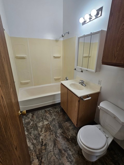 Floor plan for 2 beds, 1 bath, 563 sqft