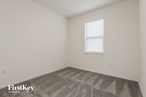 Bartow house for rent - a bedroom with white walls and carpet and a window