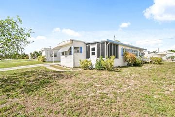 Hobe Sound house for rent - a group of mobile homes sitting in a grassy yard