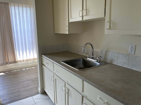 Floor plan for 1 bed, 1 bath, 640 sqft