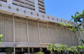 Honolulu apartment for rent - A building with a sign that reads "MUNICIPAL".