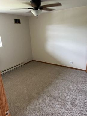 Round Lake Beach apartment for rent - an empty living room with a ceiling fan