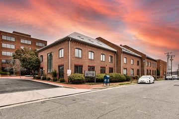 Alexandria apartment for rent - the building in which the hotel is located