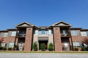Bowling Green apartment for rent - A large apartment building with a parking lot in front.