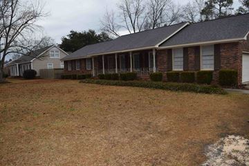 Florence house for rent - a house with a yard in front of it