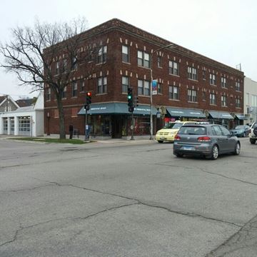 Evanston apartment for rent - a building on the corner of a street with cars