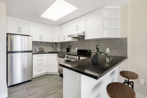 Floor plan for 1 bed, 1 bath, 570 sqft