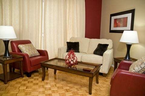 Floor plan for 1 bed, 1 bath, 670 sqft