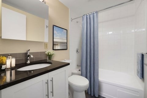 Floor plan for 2 beds, 1 bath, 923 sqft