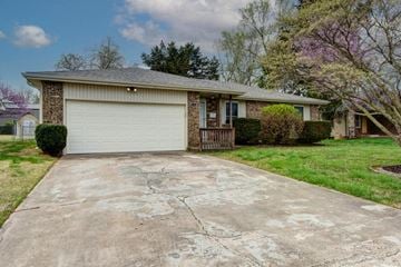 Springfield house for rent - a white garage with a driveway in front of a house