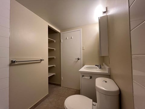 Floor plan for 2 beds, 1 bath, 895 sqft