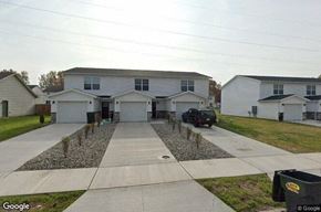 Lima apartment for rent - a white house with a car parked in the driveway
