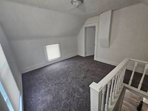 Lima house for rent - A room with a grey carpet and a white ceiling fan.