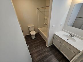 Lima house for rent - A bathroom with a toilet, sink, and shower.