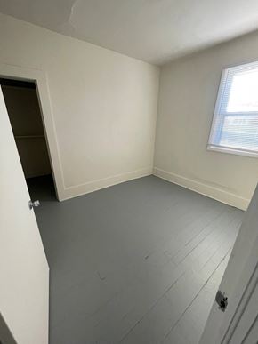 Lima house for rent - an empty room with white walls and a door