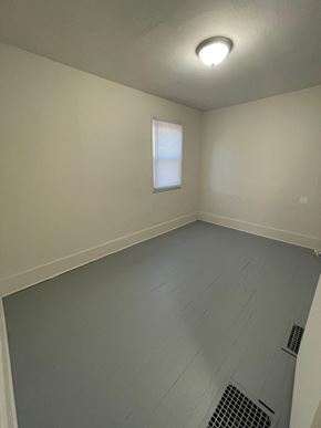 Lima house for rent - a empty room with white walls and a window