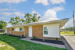 Lima apartment for rent - the front of a brick house with a lawn and a driveway