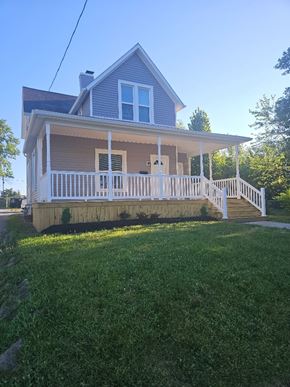 Lima house for rent - A house with a blue roof and white porch.