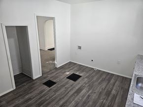 Lima house for rent - A room with a sink and a doorway leading to another room.