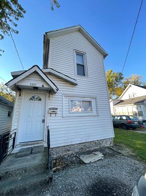 Lima house for rent - A small white house with a porch and a window.