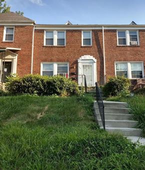 Baltimore apartment for rent - the front of a brick house with stairs in front of it