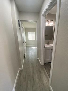 Riverside apartment for rent - a hallway with a door to a bathroom