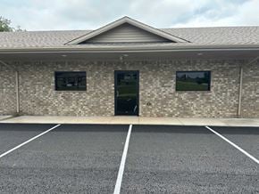 Bowling Green apartment for rent - the front of a brick building with a parking lot