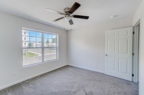 Lima apartment for rent - an empty bedroom with a ceiling fan and a window