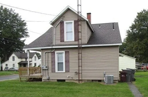 Lima house for rent - a brown house with a wooden deck on the front