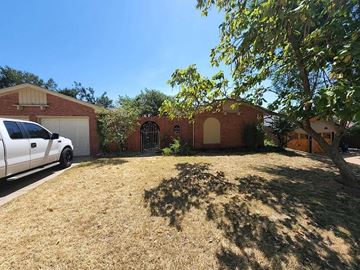 Oklahoma City house for rent - a house with a yard and a car parked in front of it