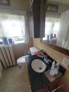 New Glasgow apartment for rent - the bathroom is clean and ready for us to use