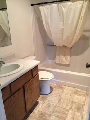 Sidney apartment for rent - a bathroom with a toilet and a sink and a bath tub