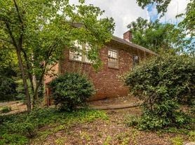 Milledgeville apartment for rent - a brick house with a yard and trees
