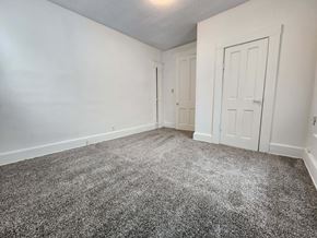 Lima apartment for rent - a bedroom with a carpeted floor and a white door