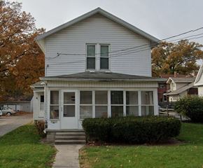 Lima apartment for rent - a white house with a porch in the grass