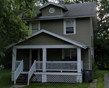 Lima house for rent - a house with a porch with a white fence