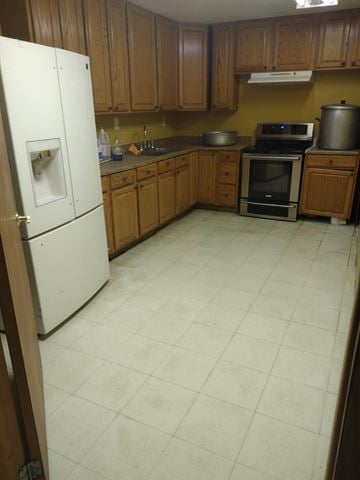 Hagerstown apartment for rent - an empty kitchen with a white tile floor and wooden cabinets