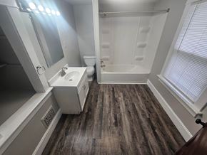 Lima house for rent - A bathroom with a wooden floor and white fixtures.