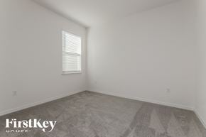 Bartow house for rent - the upstairs bedroom with carpet and white walls and window
