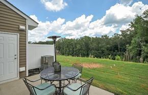 Duncan house for rent - a patio with a table and chairs overlooking a grassy field
