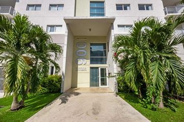 Miami apartment for rent - the building in which the apartment is located