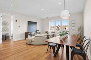 Greenwich apartment for rent - A modern dining room with a wooden table and chairs.